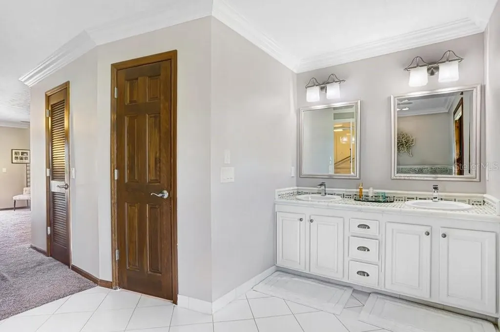 2809 Fairway View Drive Valrico FL 33596