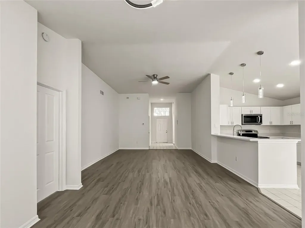 1537 Maximilian Drive Wesley Chapel FL 33543