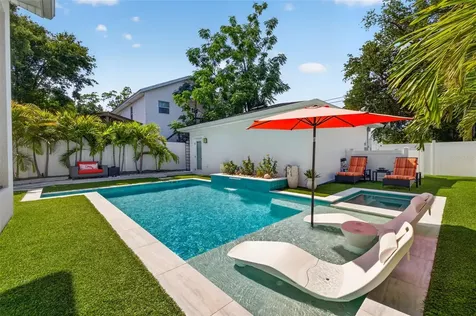 511 31st Avenue N St Petersburg FL 33704