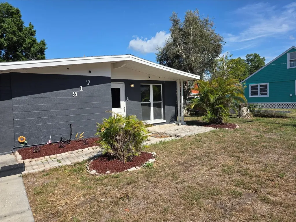 917 27th Street E Bradenton FL 34208