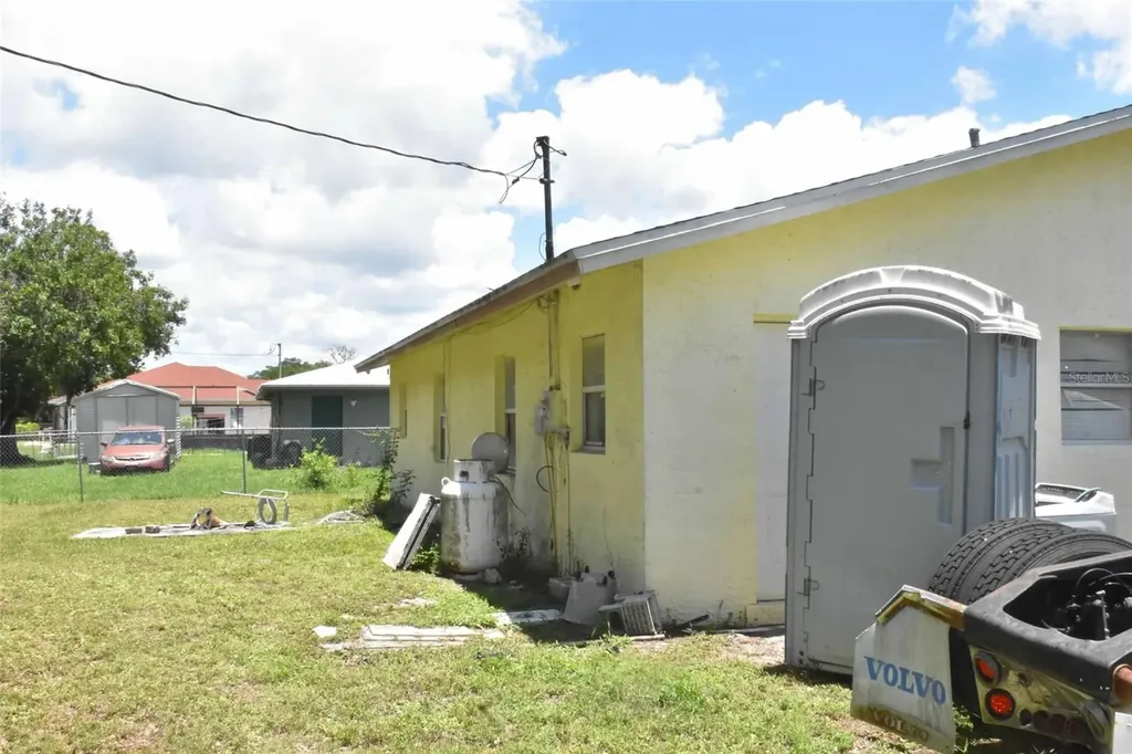 907 Pine Street Immokalee FL 34142