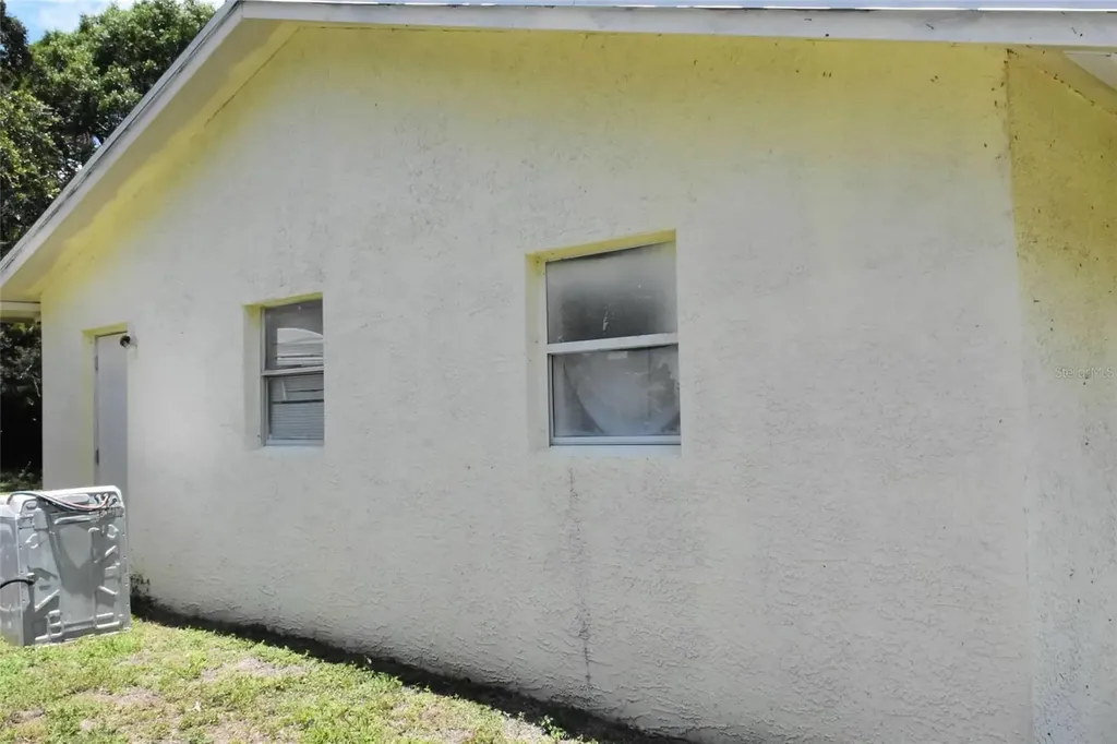 907 Pine Street Immokalee FL 34142