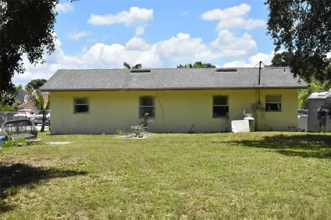 907 Pine Street Immokalee FL 34142