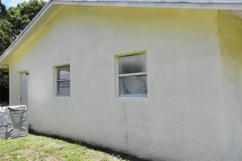 907 Pine Street Immokalee FL 34142