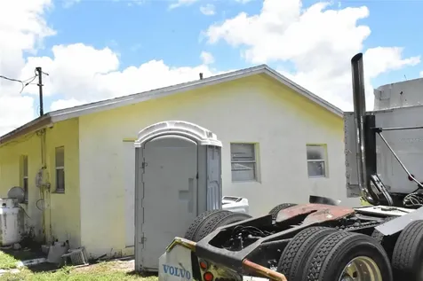 907 Pine Street Immokalee FL 34142