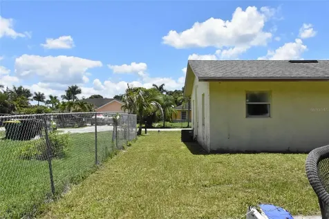 907 Pine Street Immokalee FL 34142