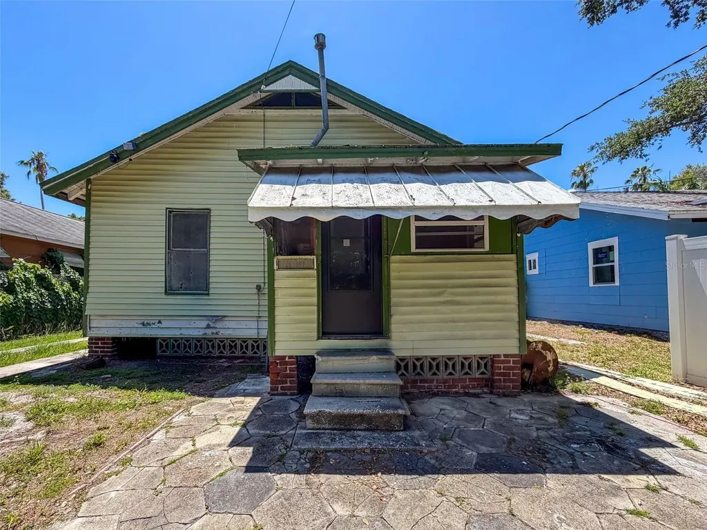 2436 10th Street S St Petersburg FL 33705