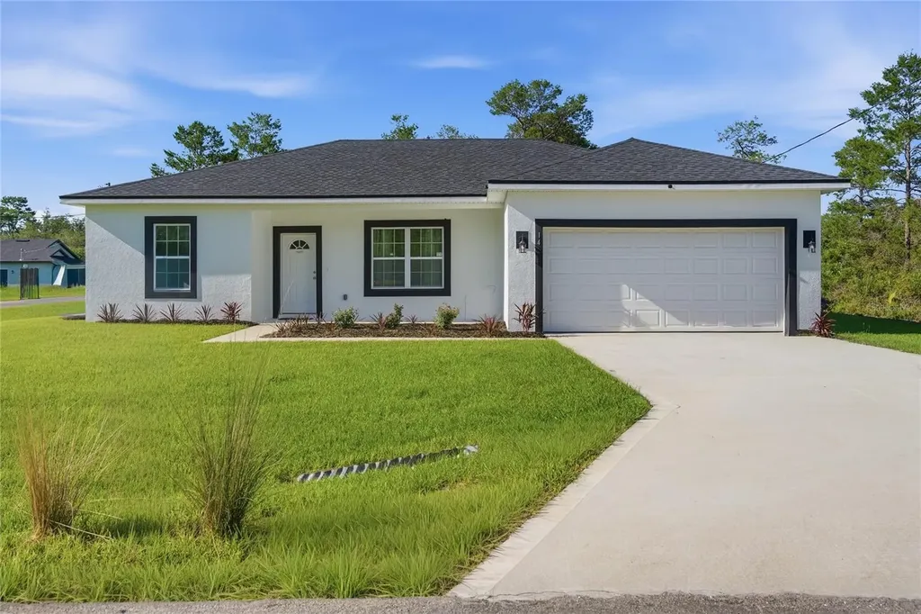14 Fisher Place Ocklawaha FL 32179
