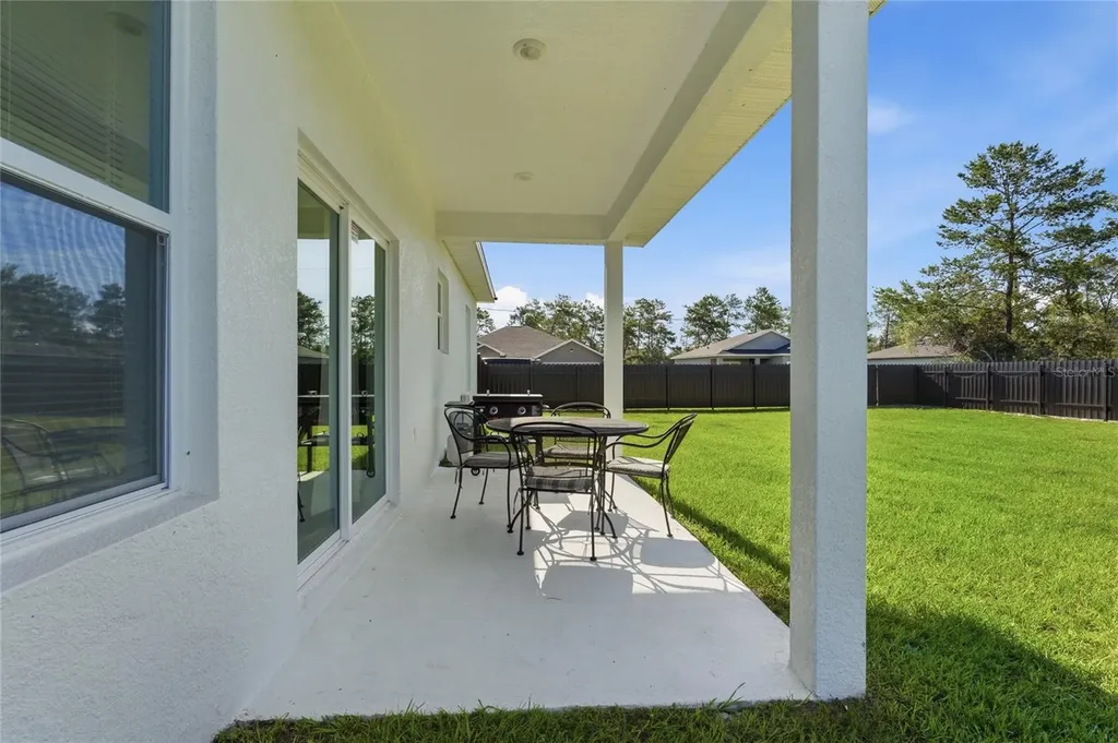 14 Fisher Place Ocklawaha FL 32179