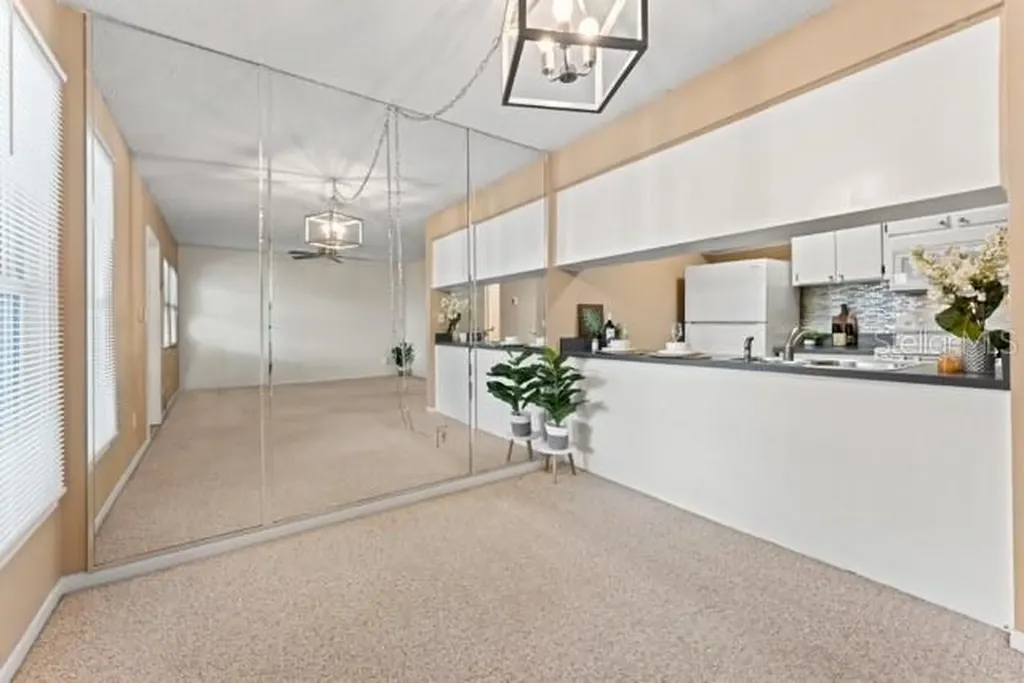 527 S Lincoln Avenue Tampa FL 33609