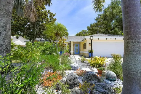 4749 Hamlets Grove Drive Sarasota FL 34235