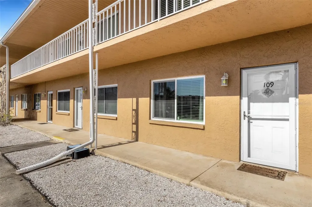 8039 Garden Drive Seminole FL 33777