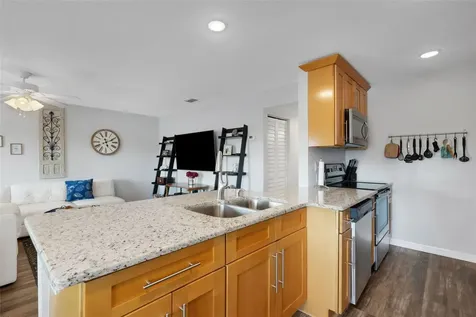 8039 Garden Drive Seminole FL 33777