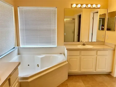 124 Easton Circle Oviedo FL 32765