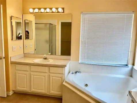 124 Easton Circle Oviedo FL 32765