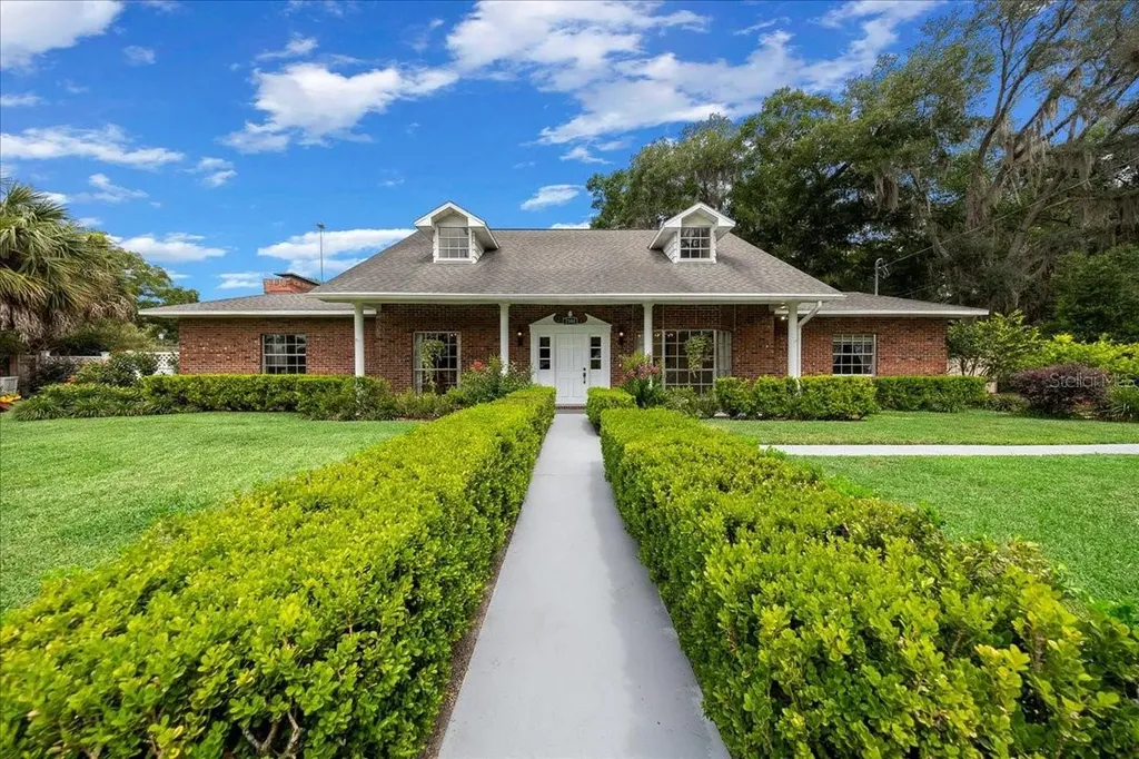 2300 SE 38th Court Ocala FL 34471