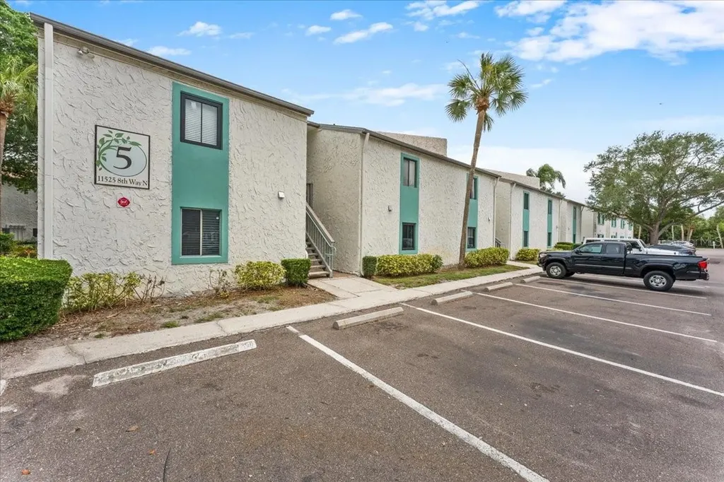 11525 8th Way N St Petersburg FL 33716