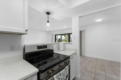 11525 8th Way N St Petersburg FL 33716