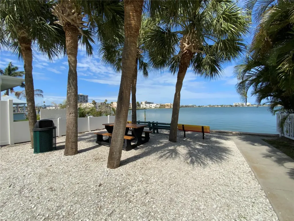 1404 Corey Way S South Pasadena FL 33707