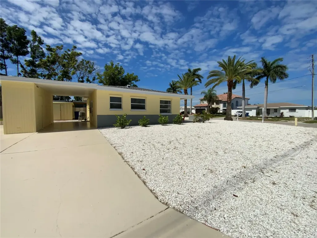 1404 Corey Way S South Pasadena FL 33707