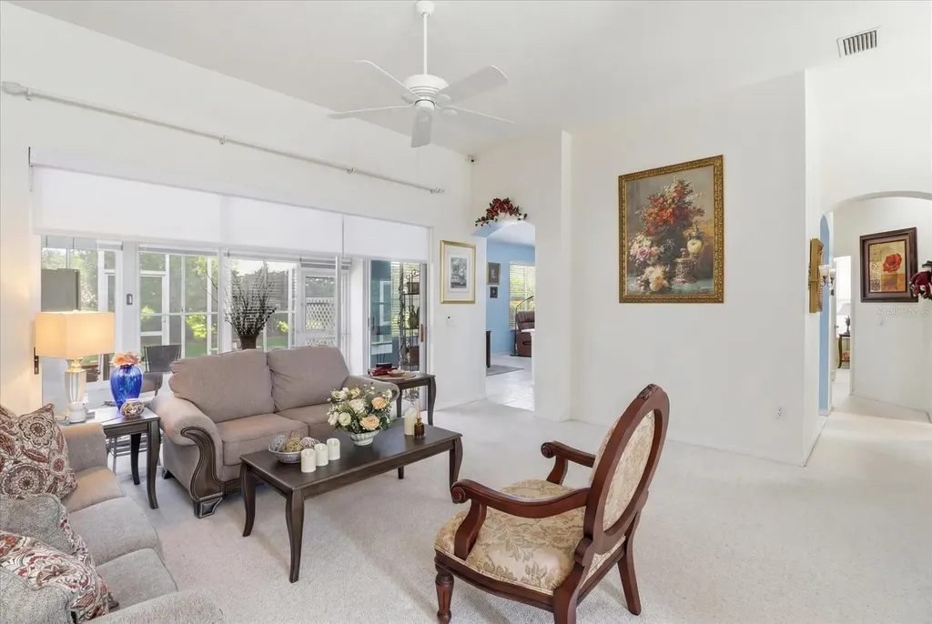 168 W Romany Loop Beverly Hills FL 34465