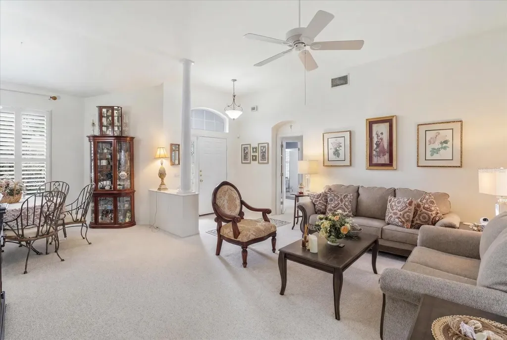 168 W Romany Loop Beverly Hills FL 34465