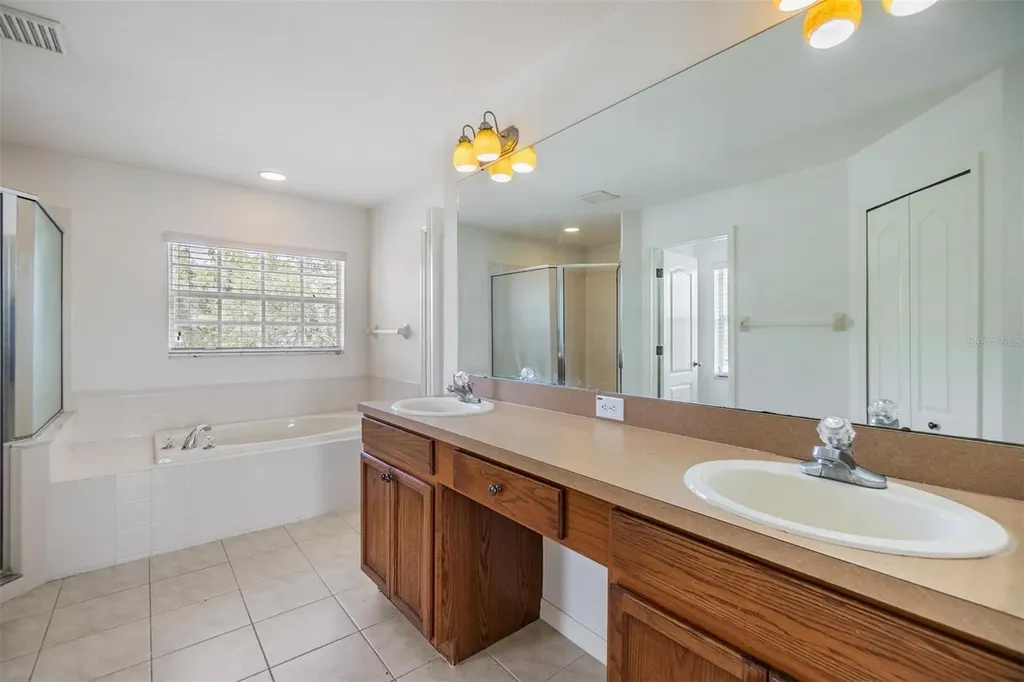 8219 Canterbury Lake Boulevard Tampa FL 33619