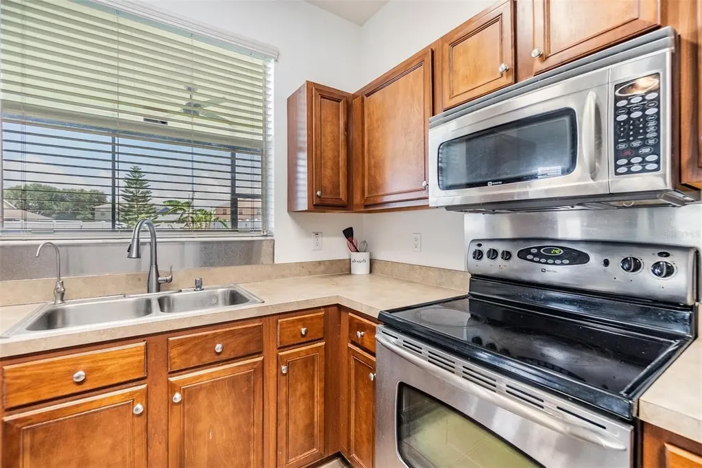 8219 Canterbury Lake Boulevard Tampa FL 33619