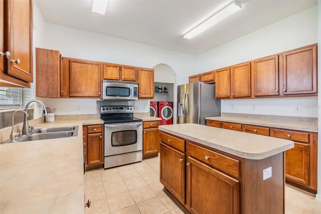 8219 Canterbury Lake Boulevard Tampa FL 33619