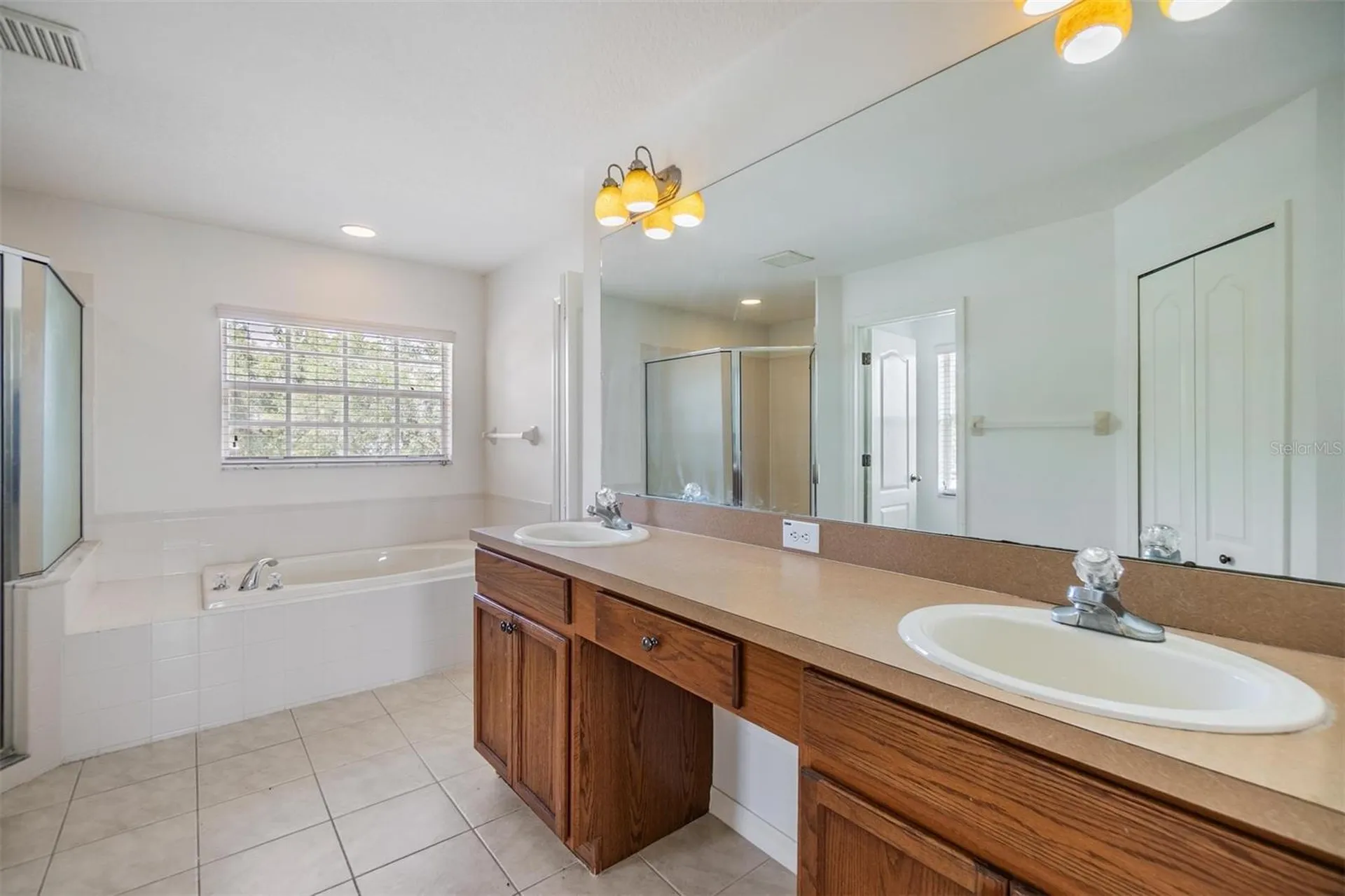 8219 Canterbury Lake Boulevard Tampa FL 33619
