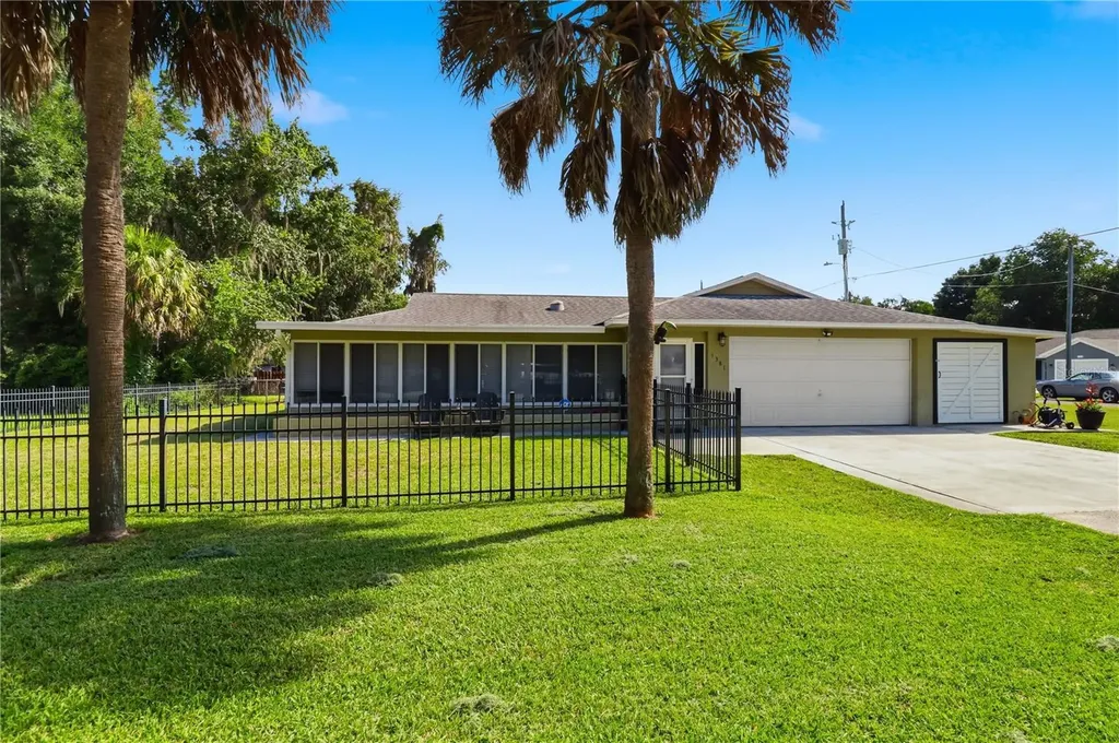 1381 Cr 446a Lake Panasoffkee FL 33538