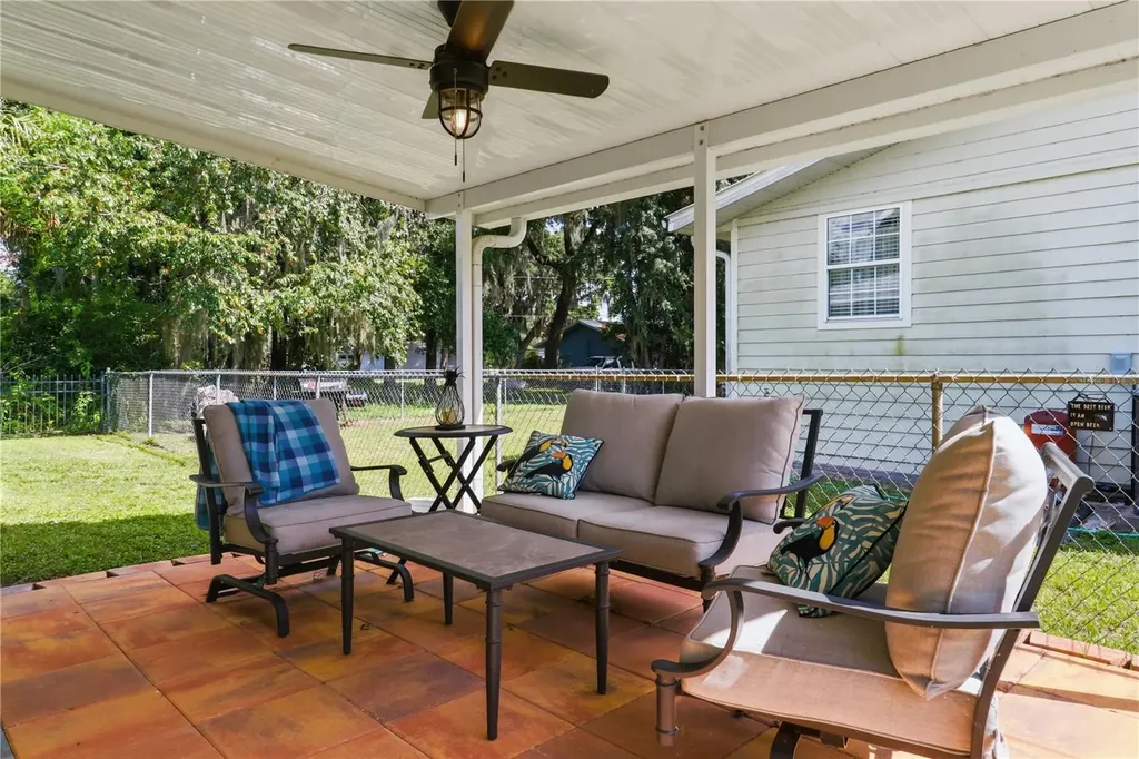 1381 Cr 446a Lake Panasoffkee FL 33538