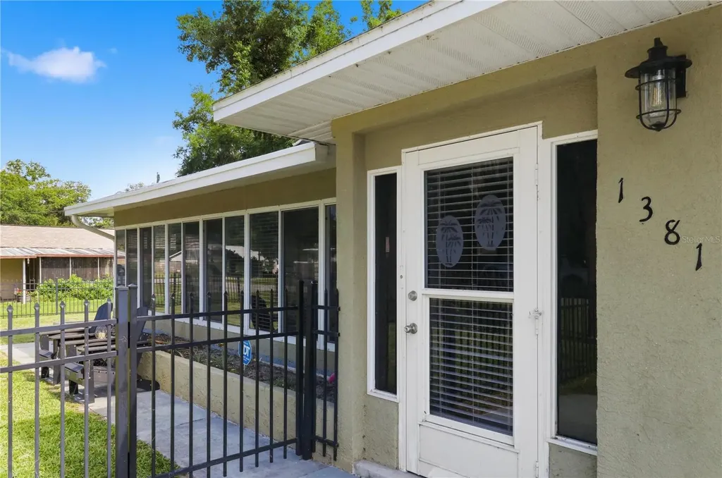 1381 Cr 446a Lake Panasoffkee FL 33538