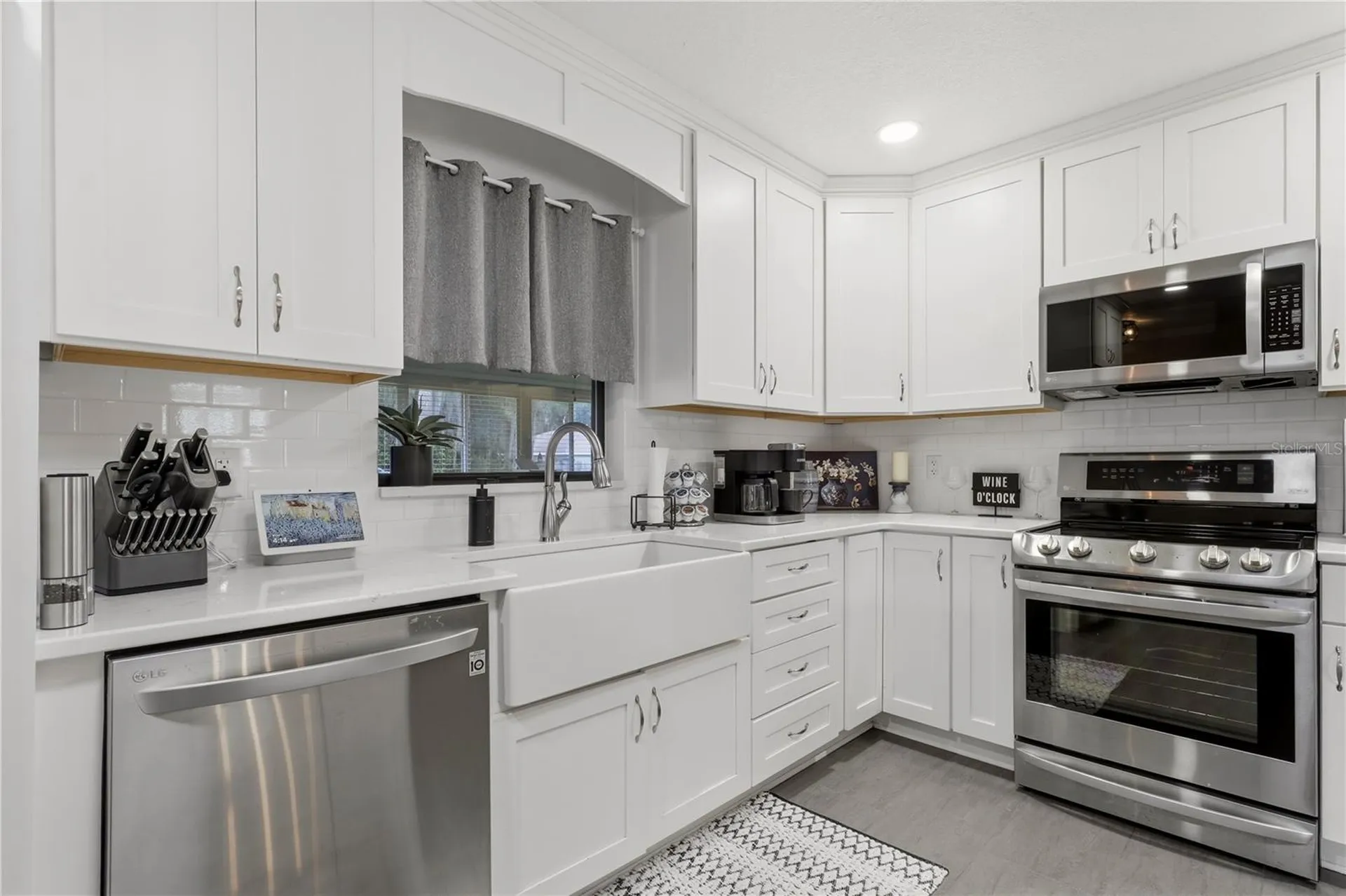 1381 Cr 446a Lake Panasoffkee FL 33538