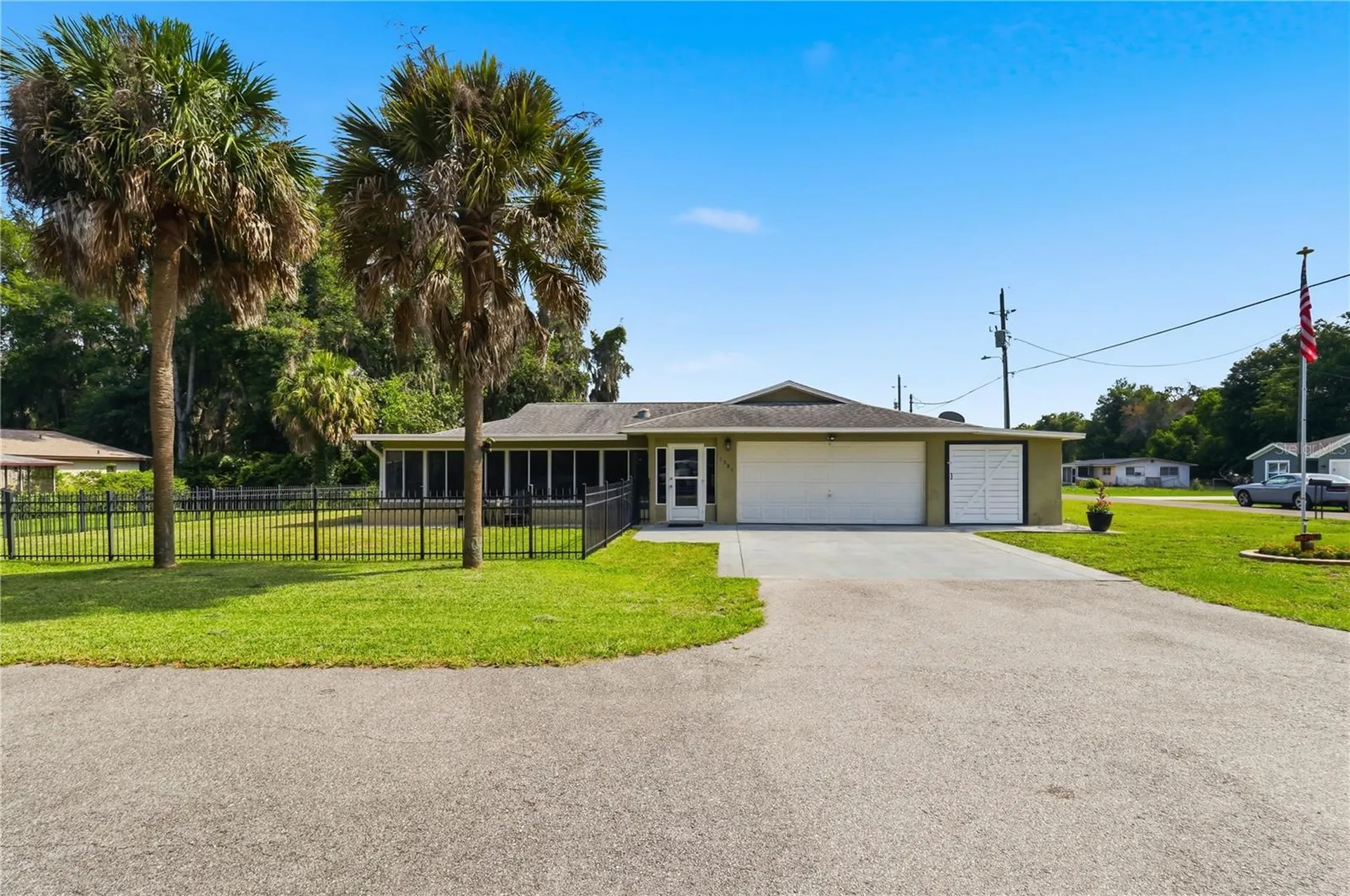 1381 Cr 446a Lake Panasoffkee FL 33538