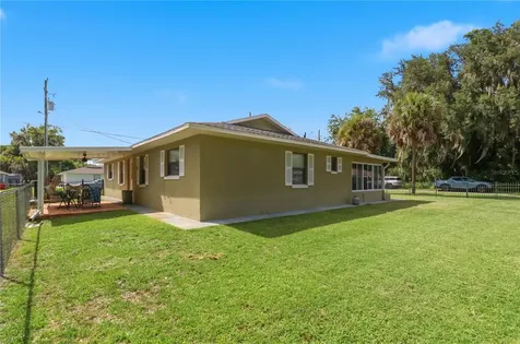 1381 Cr 446a Lake Panasoffkee FL 33538