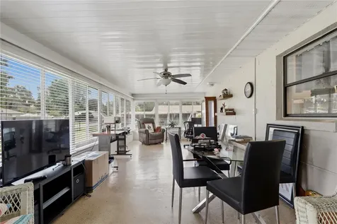 1381 Cr 446a Lake Panasoffkee FL 33538