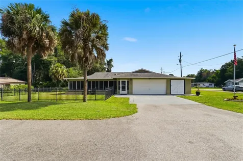 1381 Cr 446a Lake Panasoffkee FL 33538