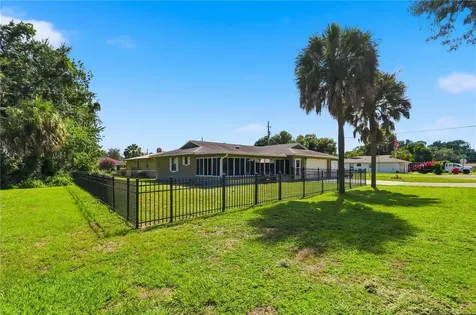 1381 Cr 446a Lake Panasoffkee FL 33538