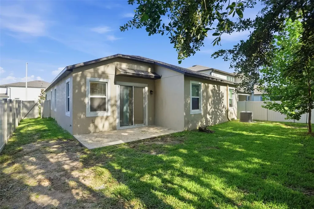 11996 Hilltop Farms Drive Dade City FL 33525
