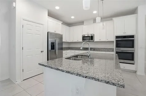 11996 Hilltop Farms Drive Dade City FL 33525