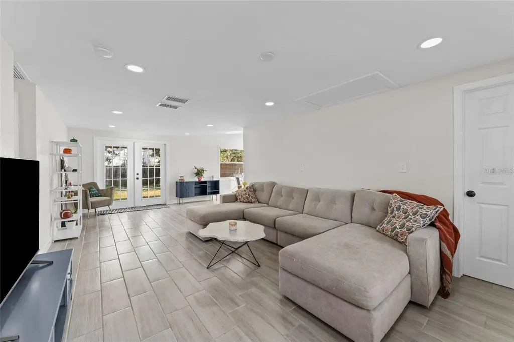 5501 Denver Street NE St Petersburg FL 33703