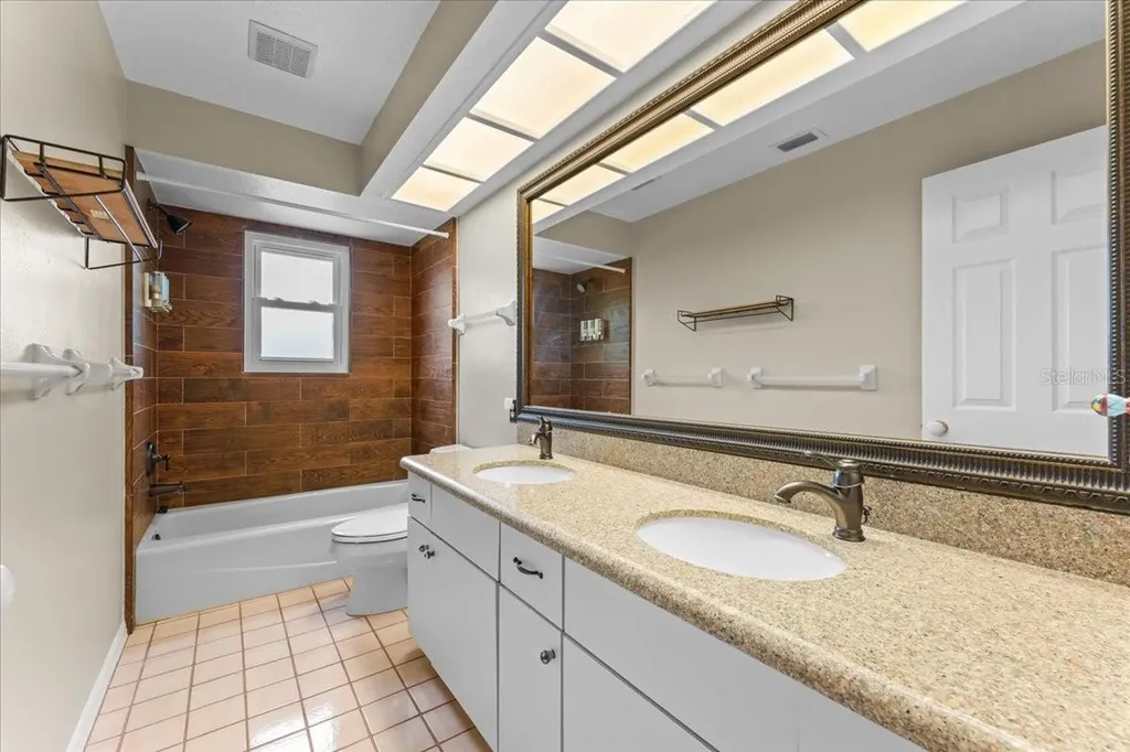1589 Mary Lane Tarpon Springs FL 34689