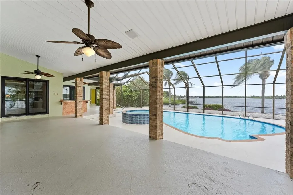 1589 Mary Lane Tarpon Springs FL 34689
