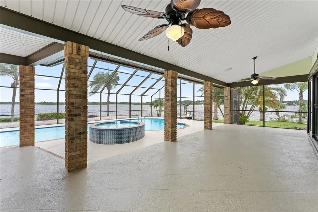 1589 Mary Lane Tarpon Springs FL 34689
