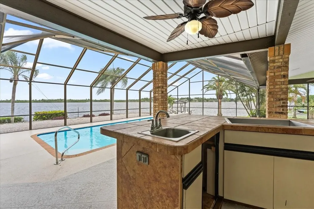1589 Mary Lane Tarpon Springs FL 34689