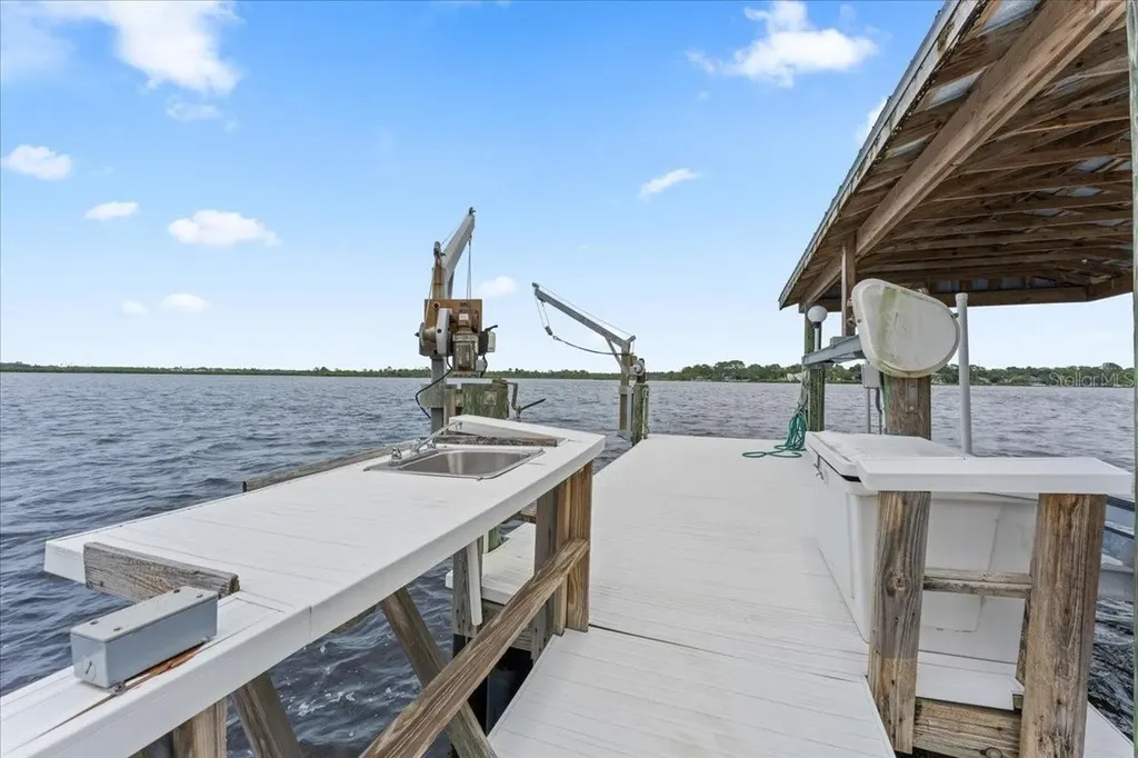 1589 Mary Lane Tarpon Springs FL 34689