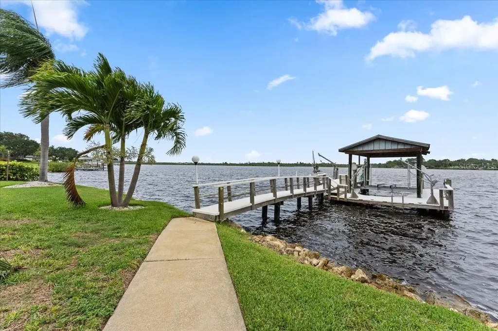 1589 Mary Lane Tarpon Springs FL 34689