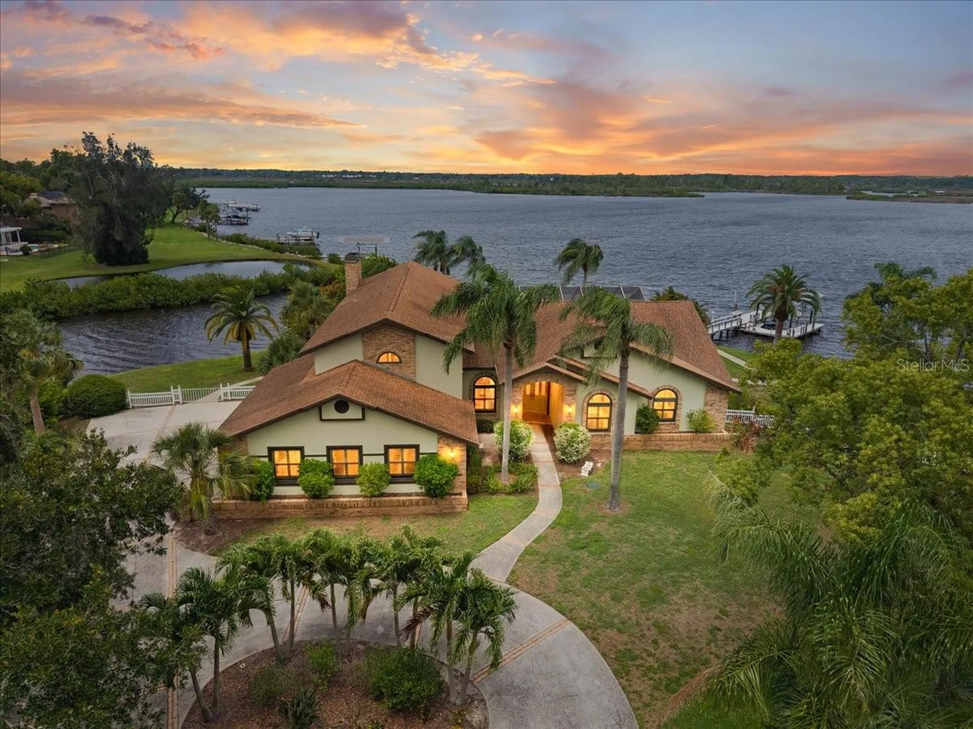 1589 Mary Lane Tarpon Springs FL 34689