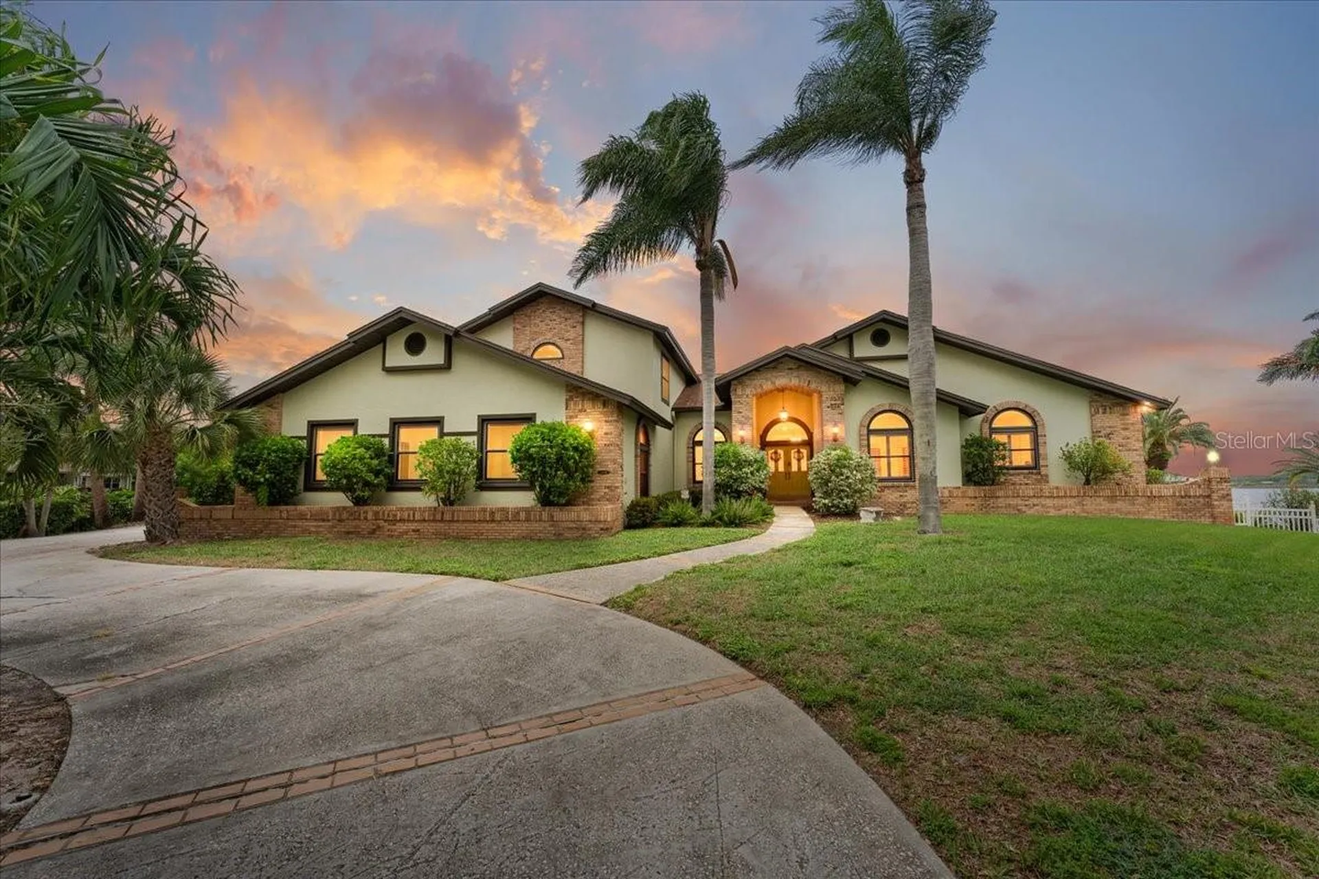 1589 Mary Lane Tarpon Springs FL 34689